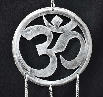 Hanging Om
